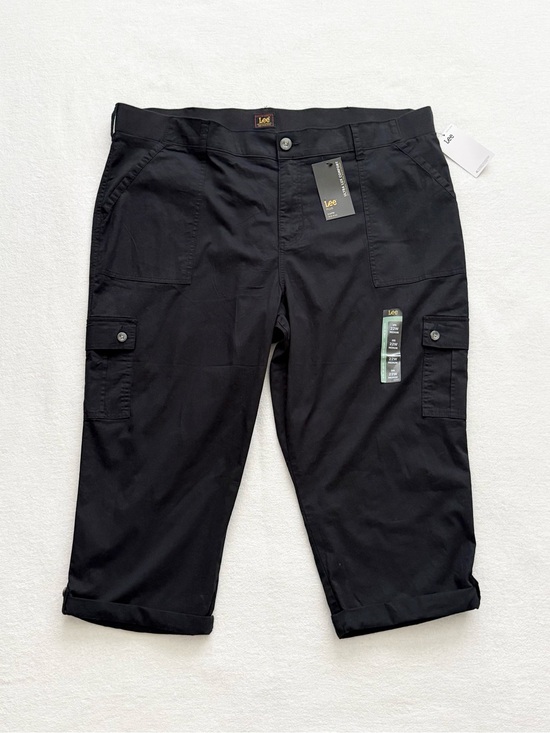 Lee Pants - Lee Cargo Capris Women’s 22W Black Mid Rise Relaxed Fit Cotton Comfort NWT